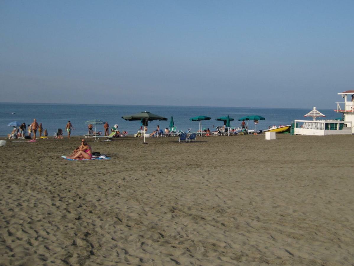 Happy House Mare Di Roma Villa Lido di Ostia Bagian luar foto